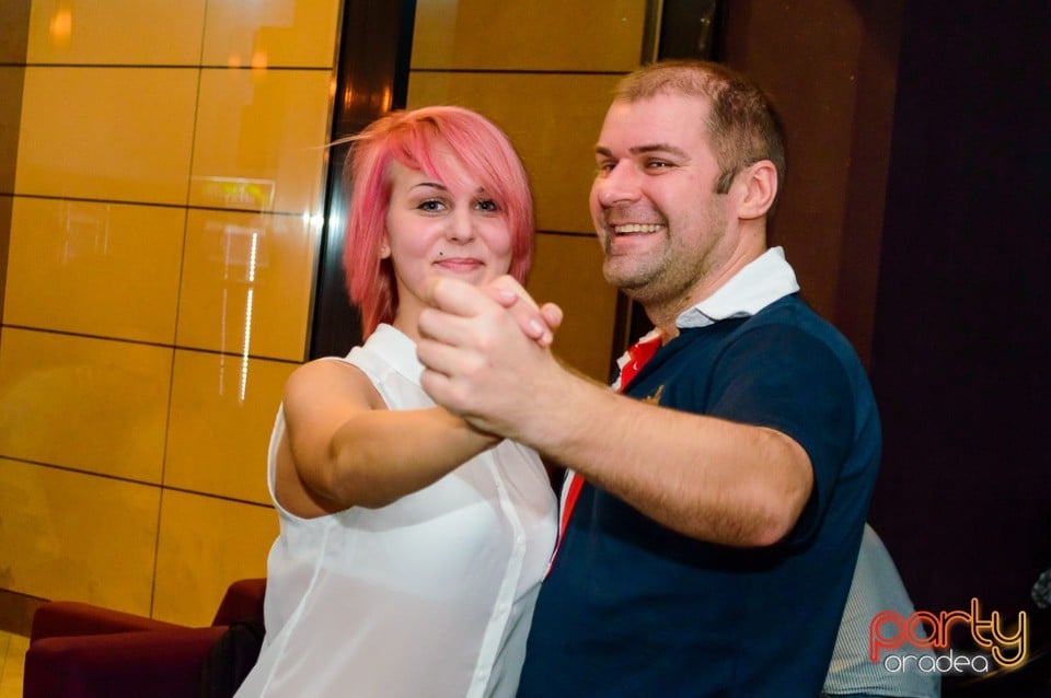 Dans şi distracţie în Blondy's Art Cafe, 