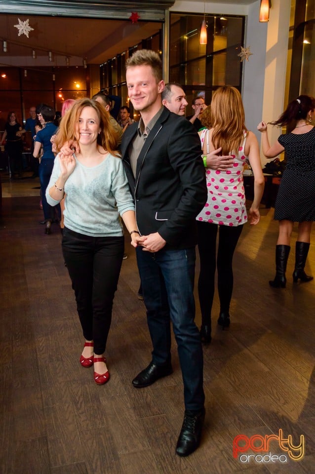 Dans şi distracţie în Blondy's Art Cafe, 