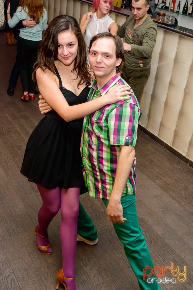 Dans şi distracţie în Blondy's Art Cafe, 