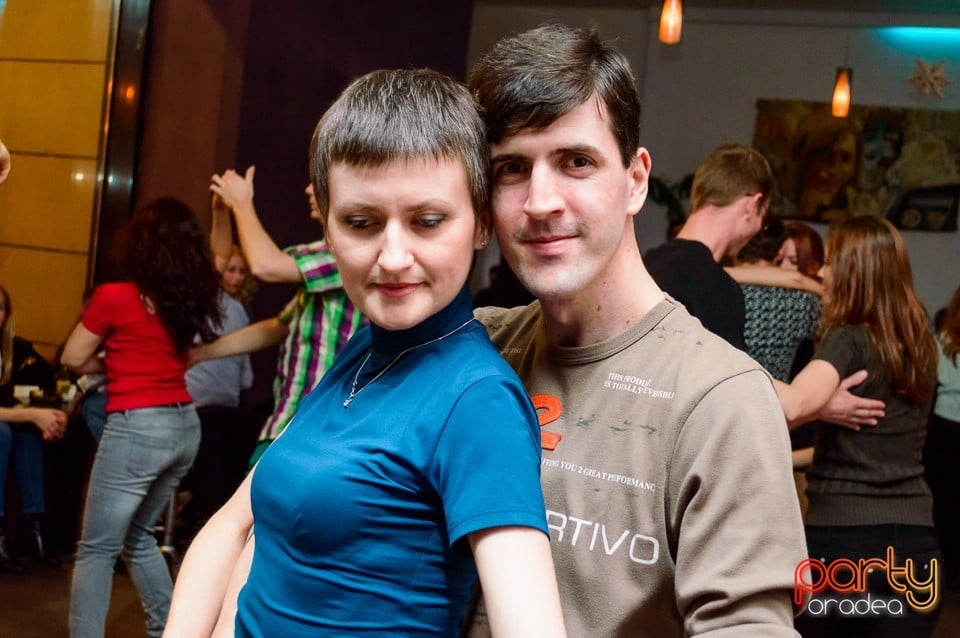 Dans şi distracţie în Blondy's Art Cafe, 