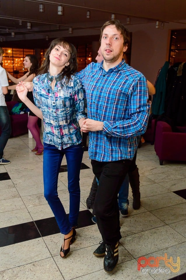 Dans şi distracţie în Blondy's Art Cafe, 