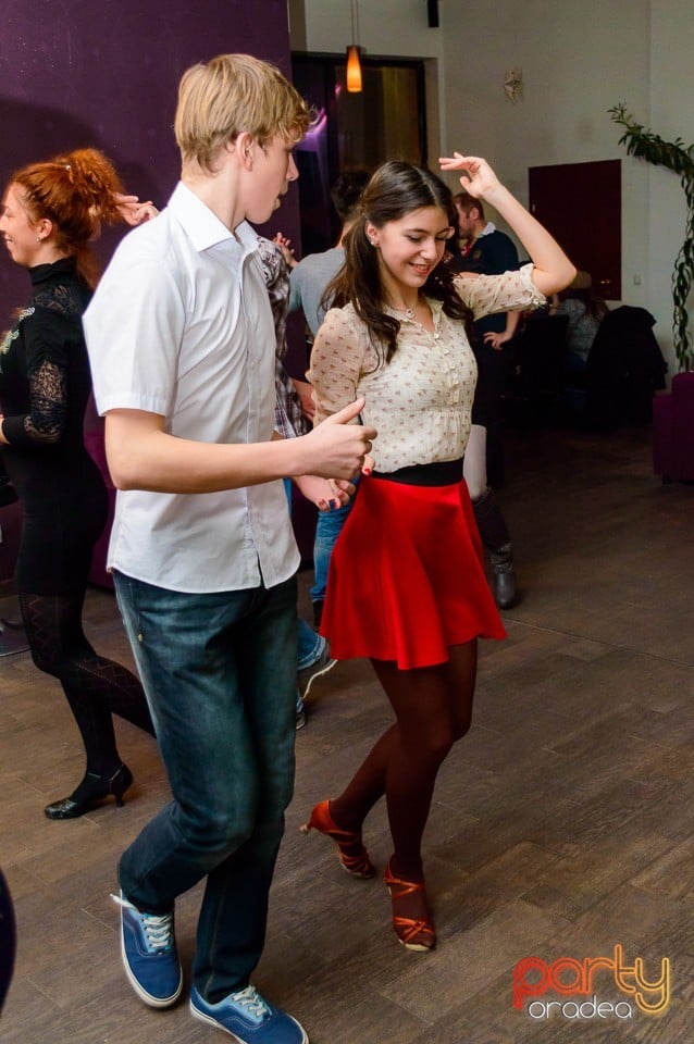 Dans şi distracţie în Blondy's Art Cafe, 