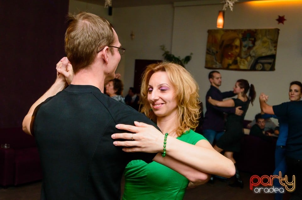 Dans şi distracţie în Blondy's Art Cafe, 