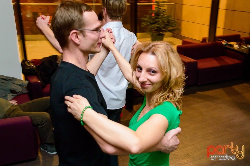 Dans şi distracţie în Blondy's Art Cafe, 