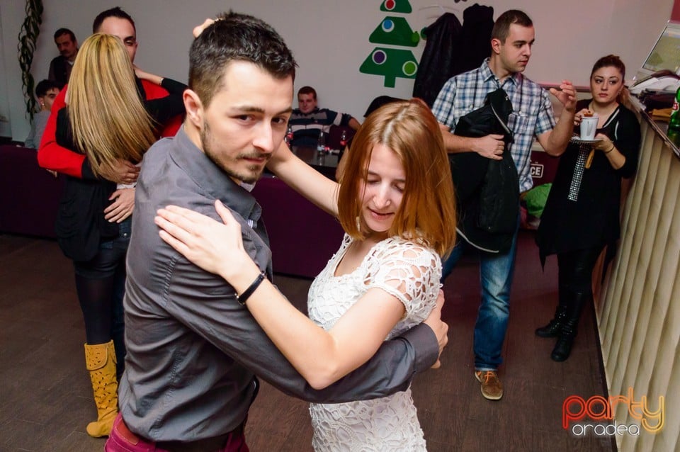 Dans şi distracţie în Blondy's Art Cafe, 