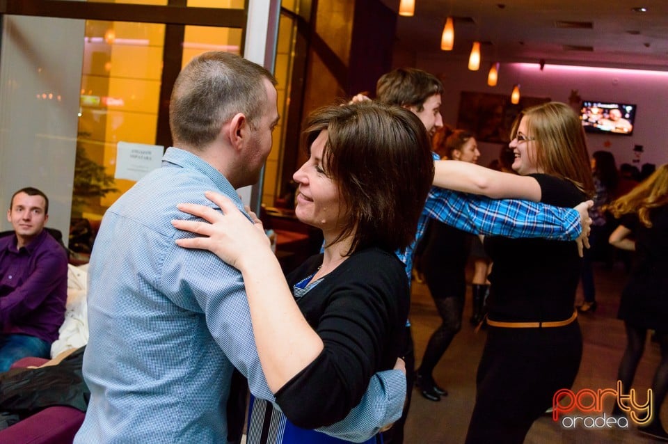 Dans şi distracţie în Blondy's Art Cafe, 