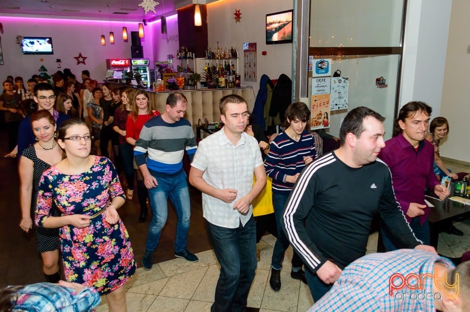 Dans şi distracţie în Blondy's Art Cafe, 