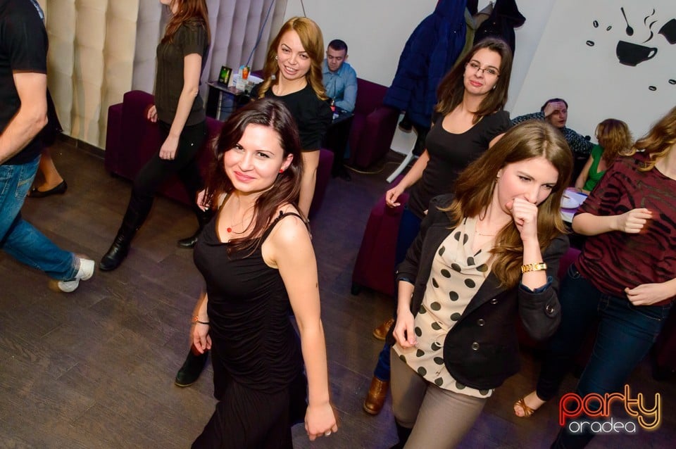 Dans şi distracţie în Blondy's Art Cafe, 