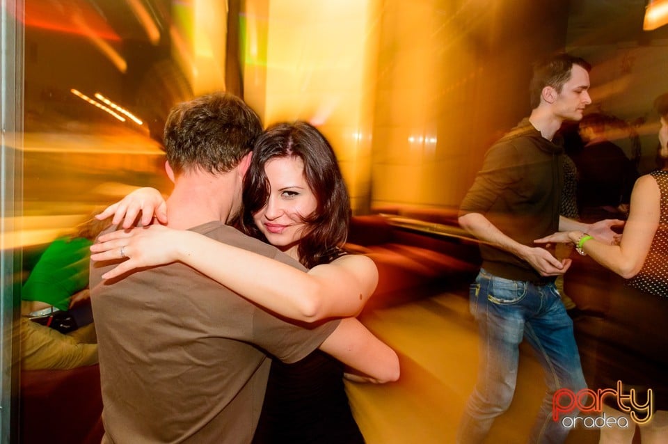 Dans şi distracţie în Blondy's Art Cafe, 