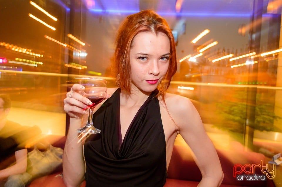 Dans şi distracţie în Blondy's Art Cafe, 