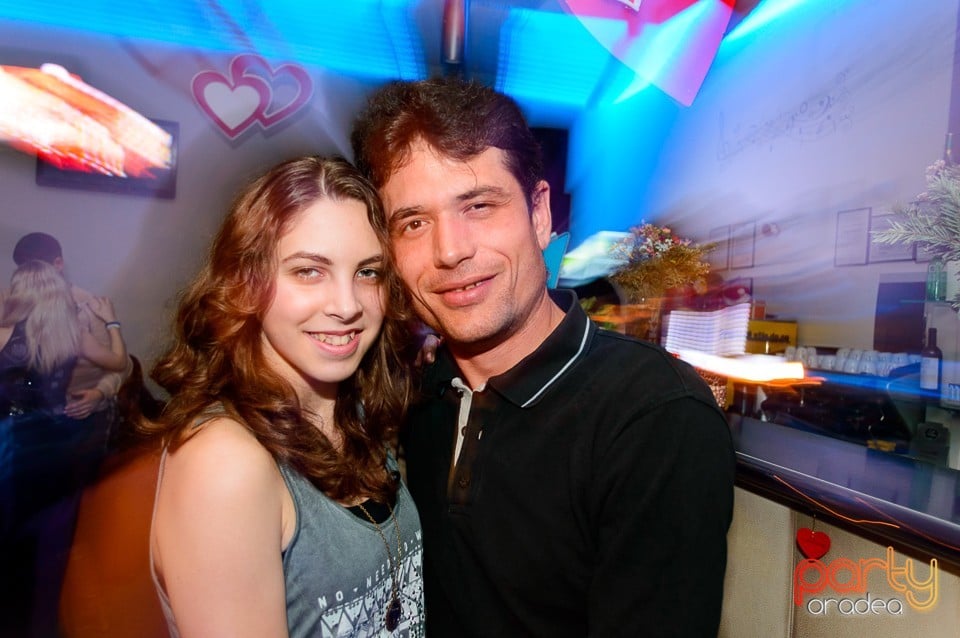 Dans şi distracţie în Blondy's Art Café, 