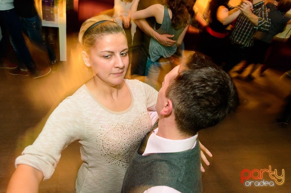 Dans şi distracţie în Blondy's Art Café, 