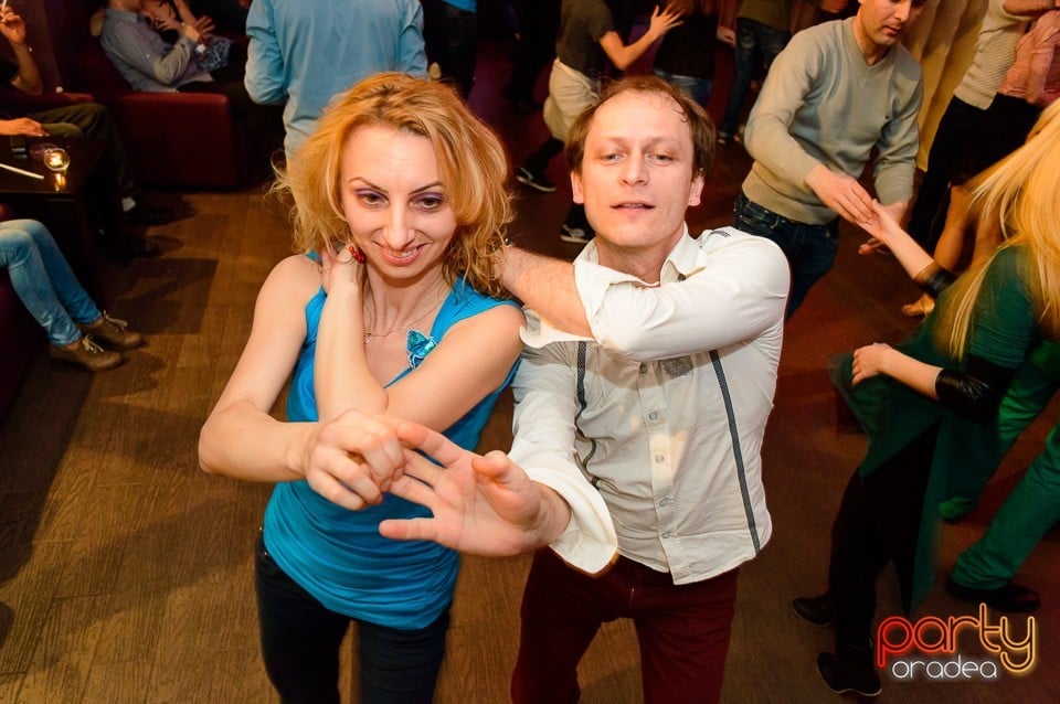 Dans şi distracţie în Blondy's Art Café, 