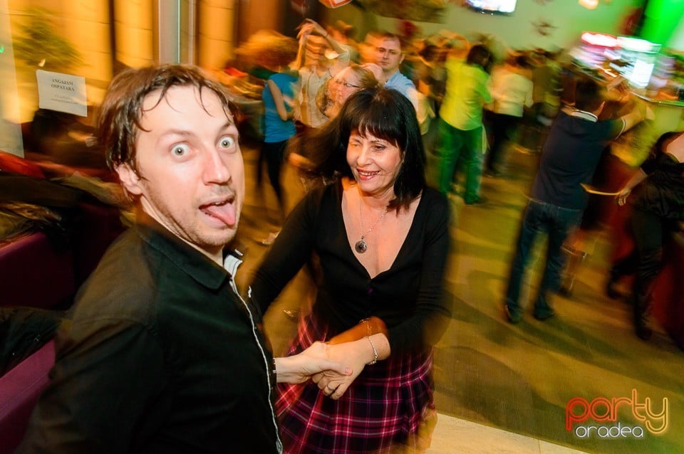 Dans şi distracţie în Blondy's Art Café, 