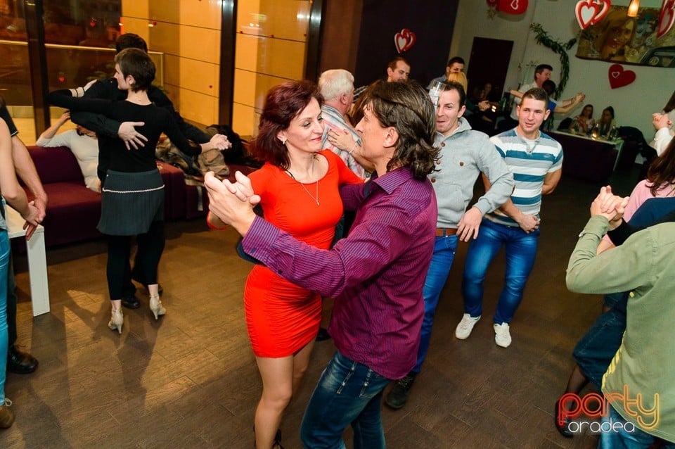 Dans şi distracţie în Blondy's Art Café, 