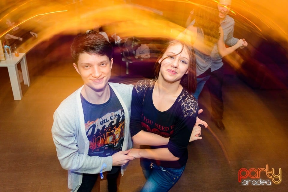 Dans şi distracţie în Blondy's Art Café, 