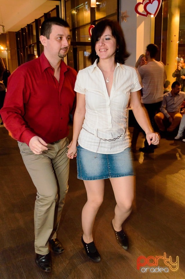 Dans şi distracţie în Blondy's Art Café, 