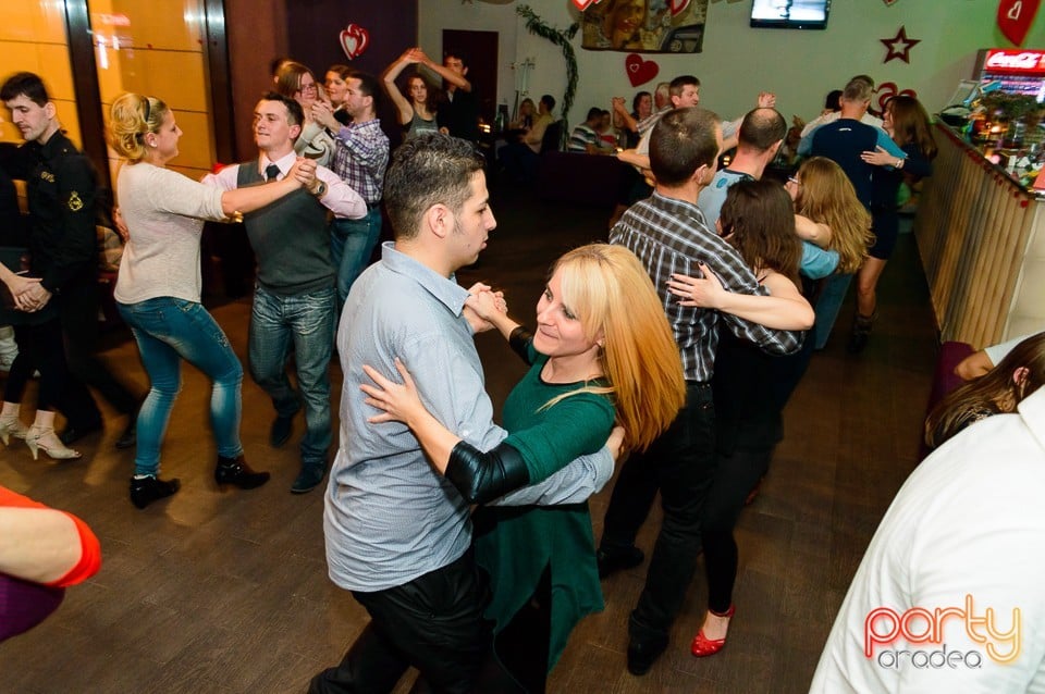 Dans şi distracţie în Blondy's Art Café, 