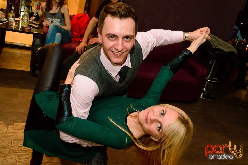 Dans şi distracţie în Blondy's Art Café, 