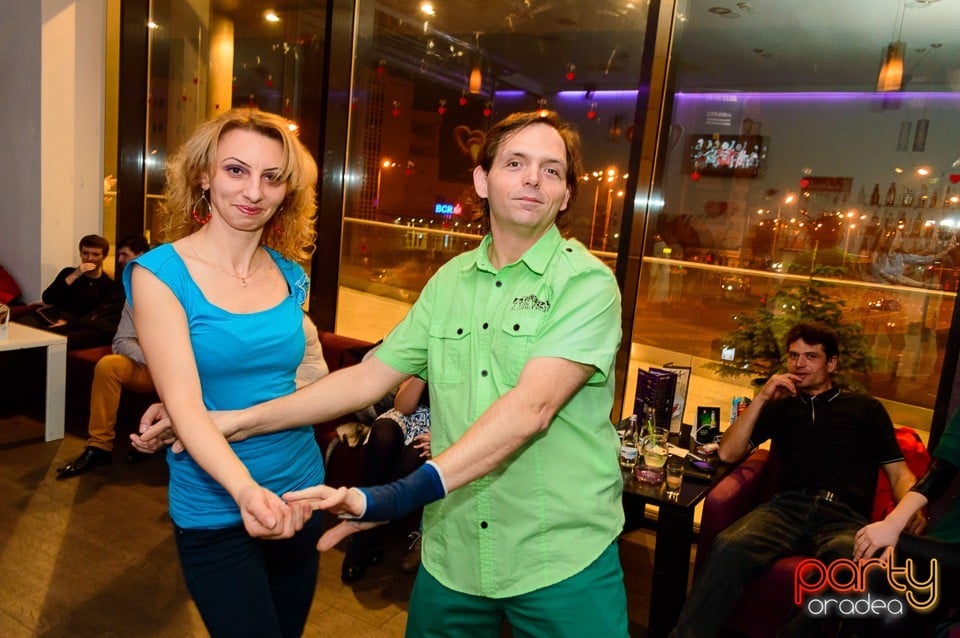 Dans şi distracţie în Blondy's Art Café, 