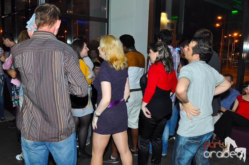 Dans şi distracţie în Blondy's, 