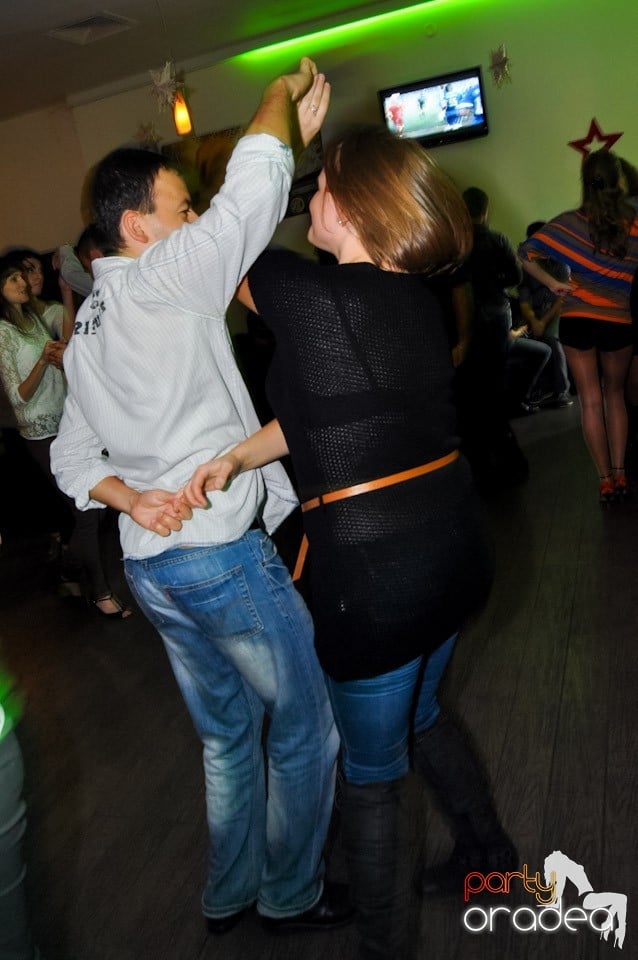 Dans şi distracţie în Blondy's, 