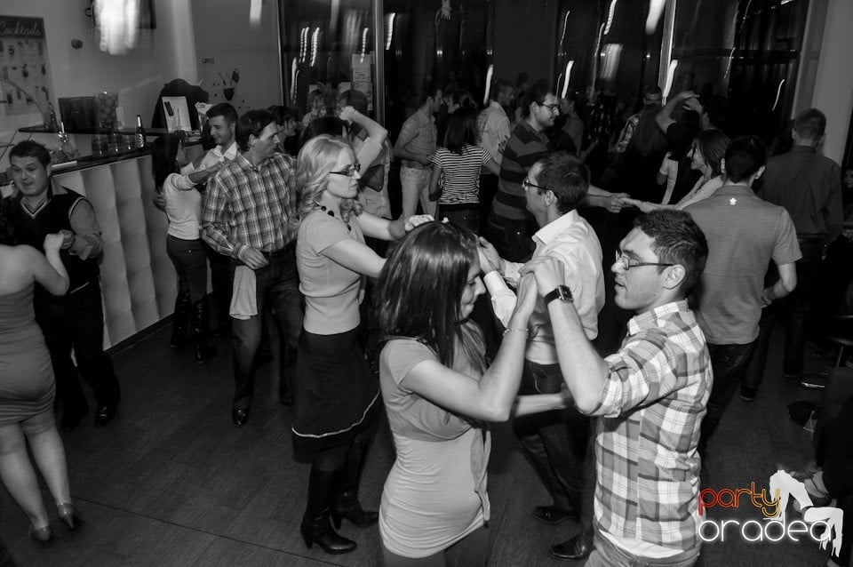 Dans şi distracţie în Blondy's, 