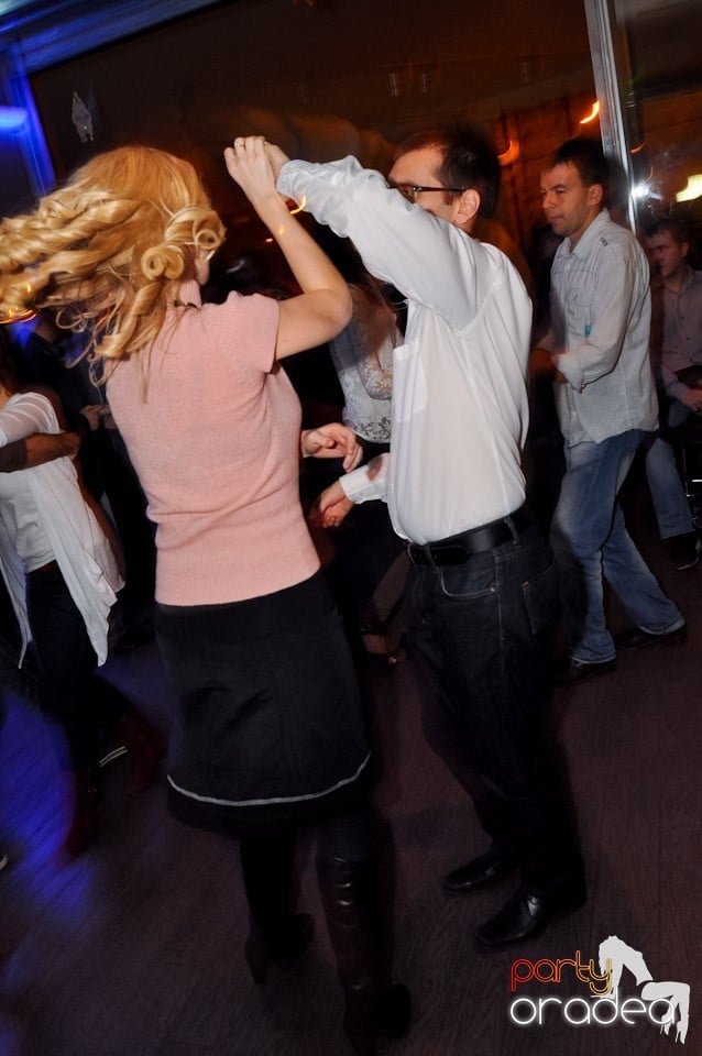 Dans şi distracţie în Blondy's, 