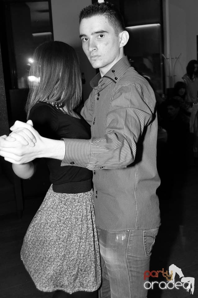 Dans şi distracţie în Blondy's, 