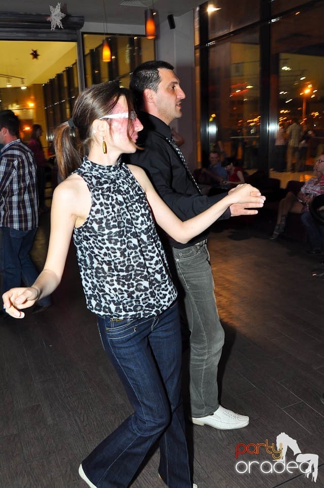 Dans şi distracţie în Blondy's, 