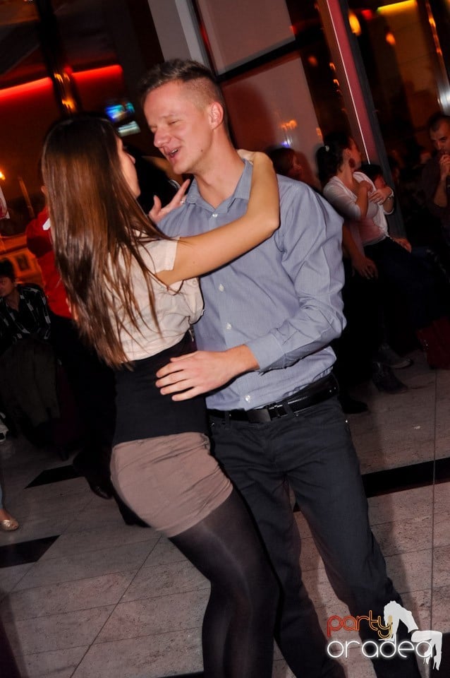 Dans şi distracţie în Blondy's, 