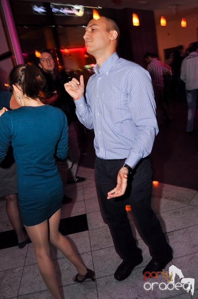 Dans şi distracţie în Blondy's, 