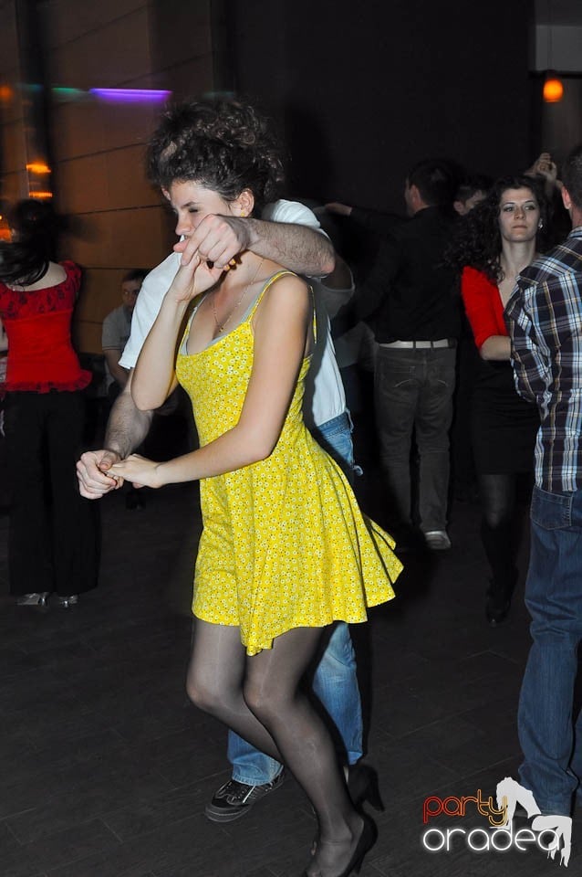 Dans şi distracţie în Blondy's, 