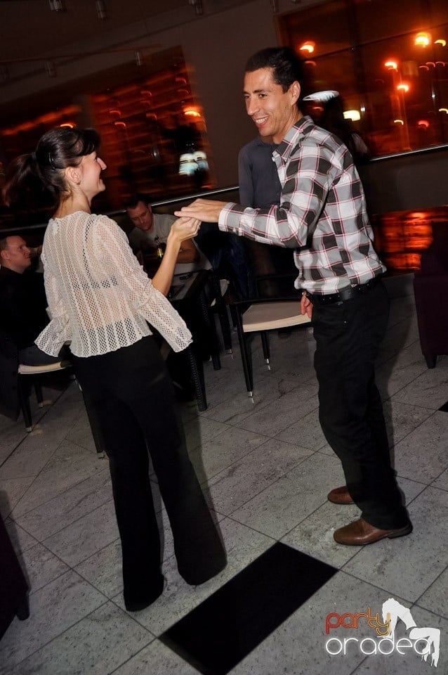 Dans şi distracţie în Blondy's, 