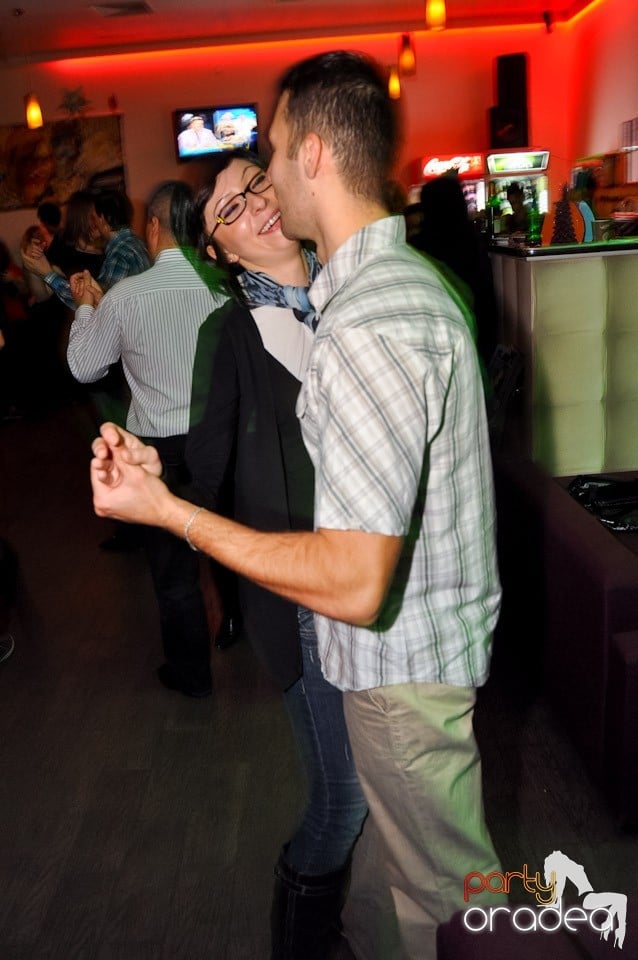 Dans şi distracţie în Blondy's, 