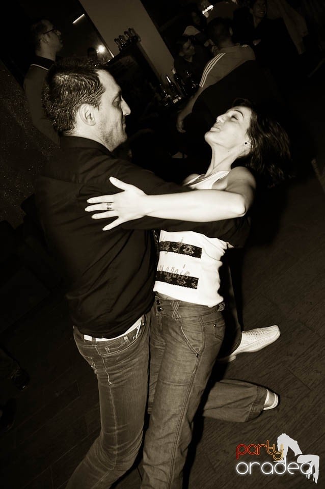 Dans şi distracţie în Blondy's, 