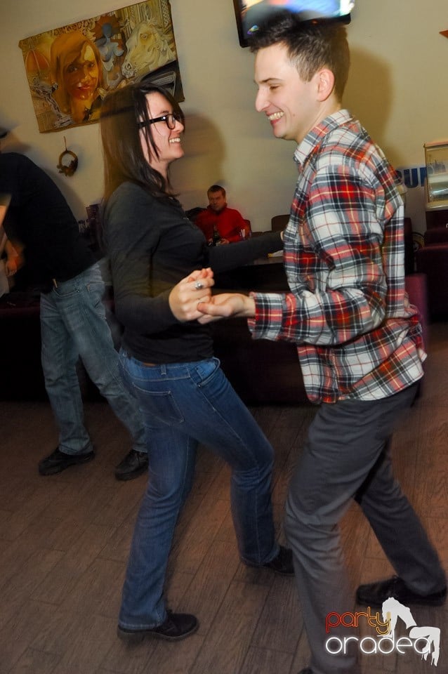 Dans şi distracţie în Blondy's, 