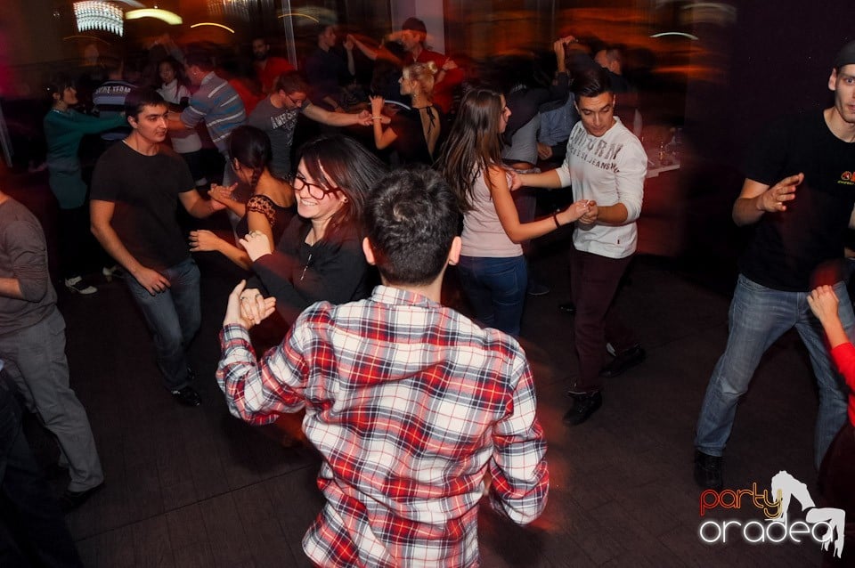 Dans şi distracţie în Blondy's, 