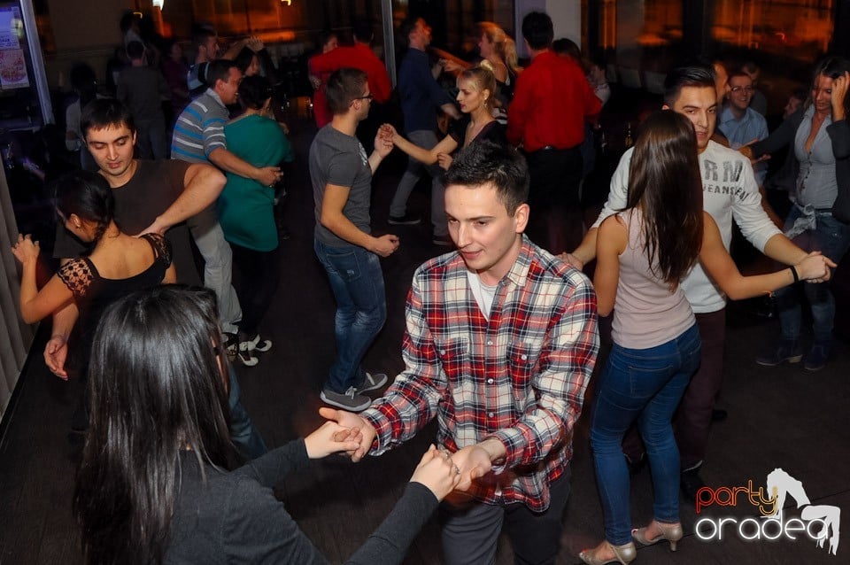 Dans şi distracţie în Blondy's, 