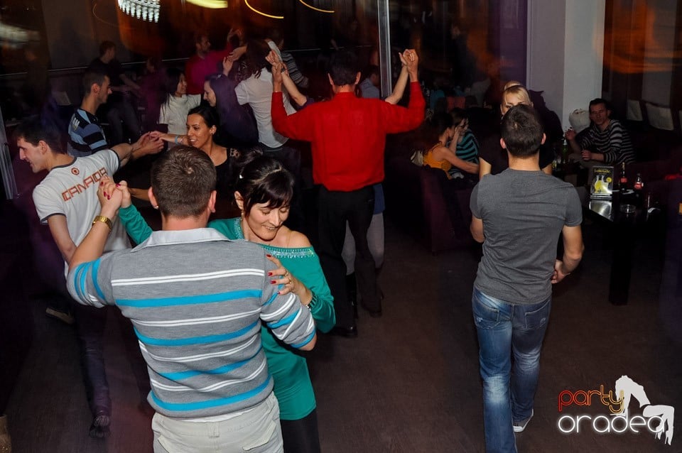 Dans şi distracţie în Blondy's, 