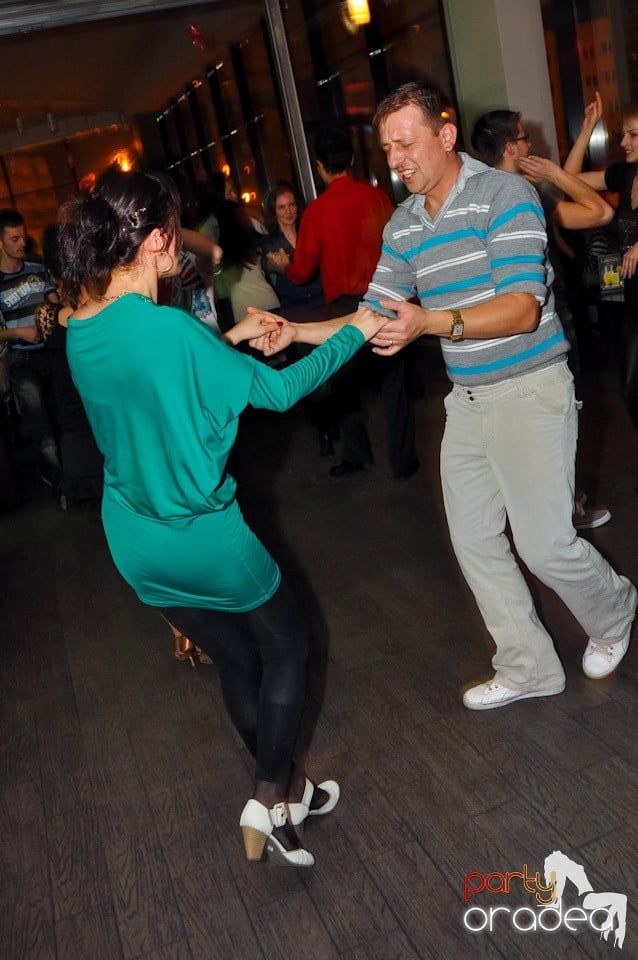 Dans şi distracţie în Blondy's, 