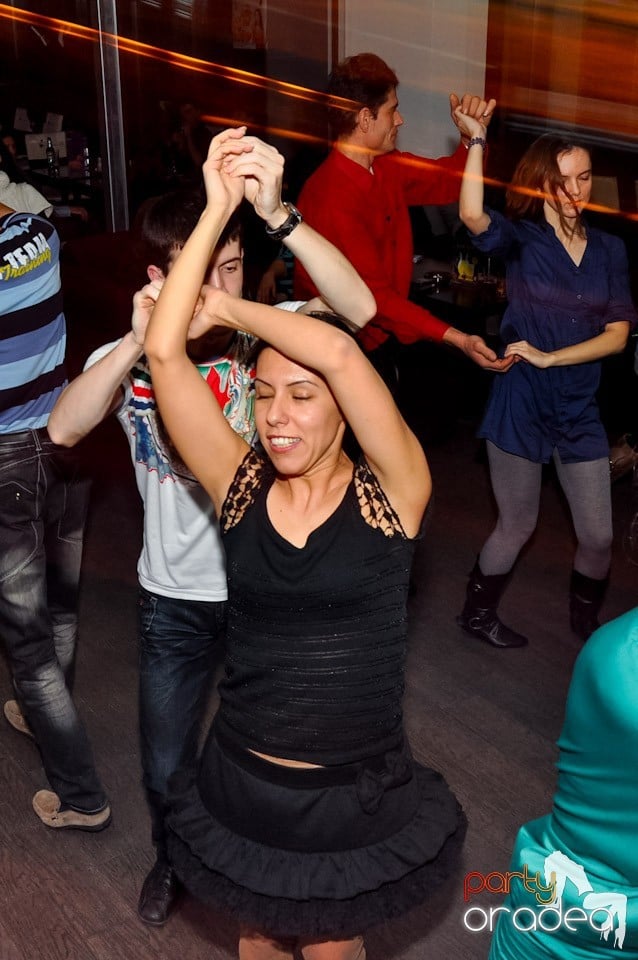 Dans şi distracţie în Blondy's, 