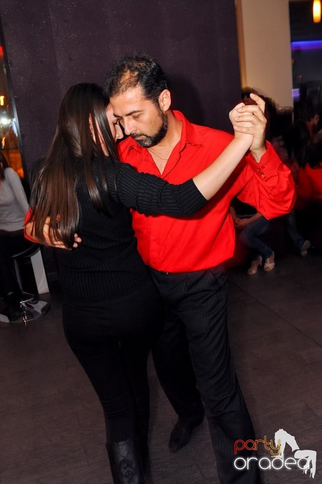 Dans şi distracţie în Blondy's, 