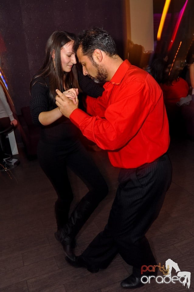 Dans şi distracţie în Blondy's, 