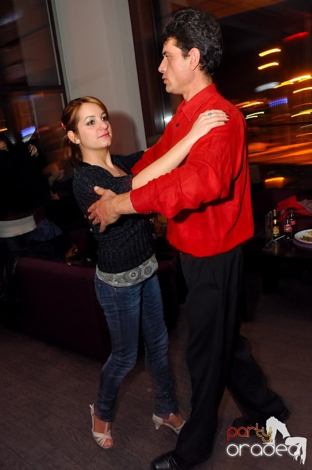 Dans şi distracţie în Blondy's, 