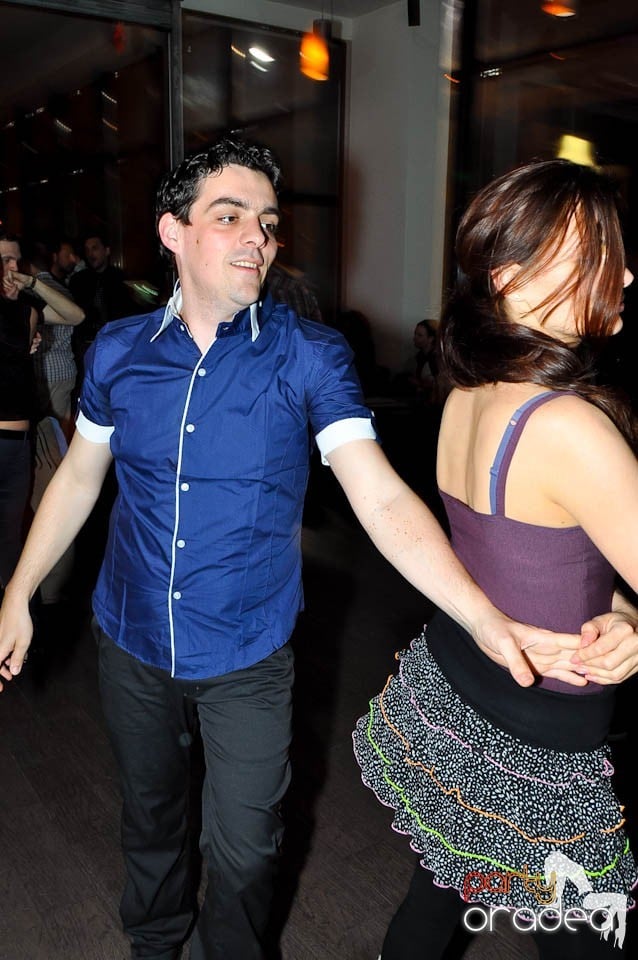 Dans şi distracţie în Blondy's, 