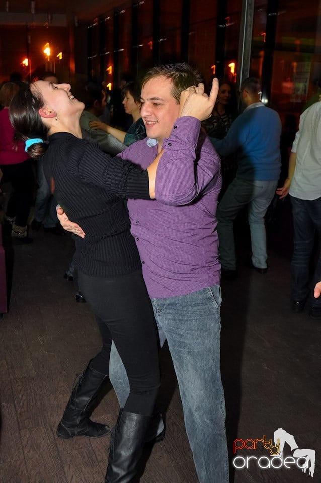 Dans şi distracţie în Blondy's, 