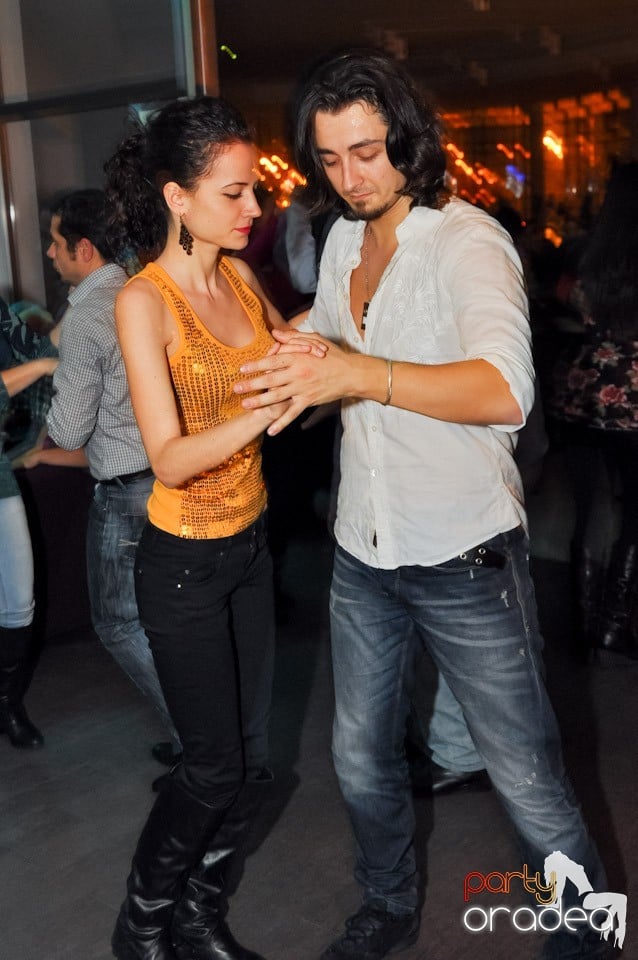 Dans şi distracţie în Blondy's, 