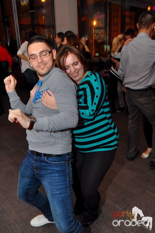 Dans şi distracţie în Blondy's, 