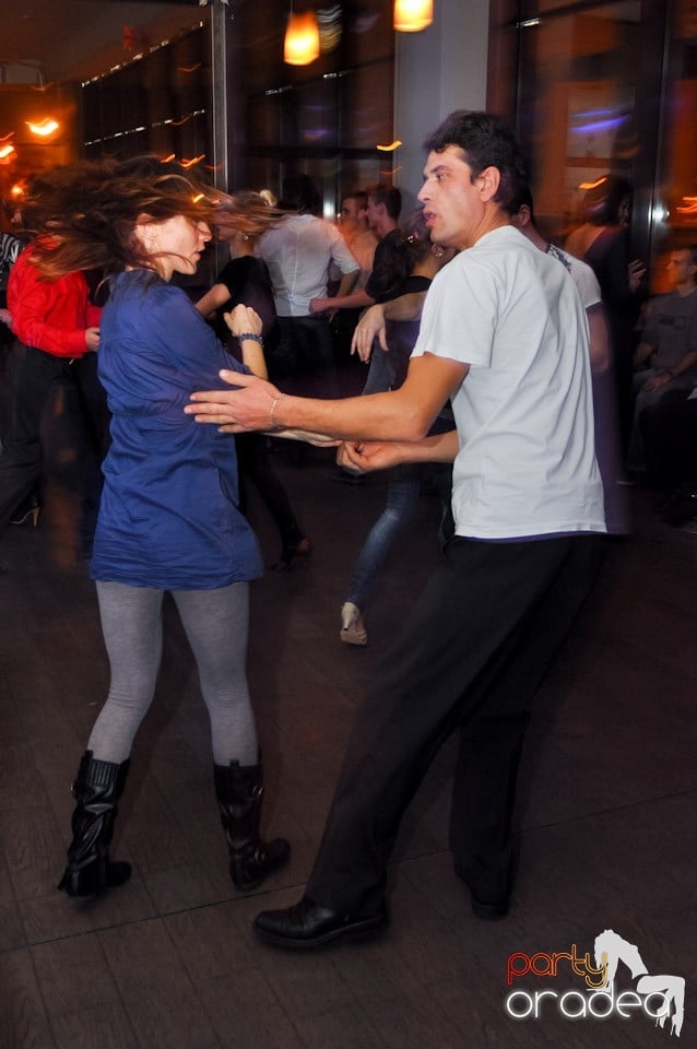 Dans şi distracţie în Blondy's, 